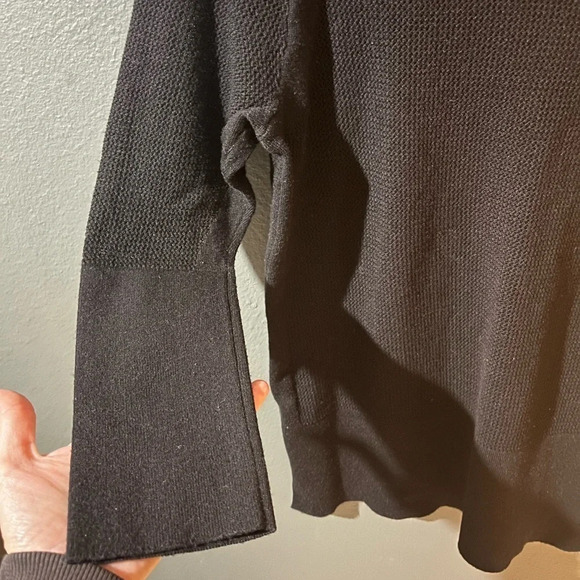 Peter Nygard black top - Picture 4 of 5